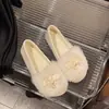 Moda Sapato Feminino Peludo com Pingente de Laço Estilo Francês Pequeno 2026 Outono/Inverno Novo Aveludado Quente Confortável Sola Plana Sapatos de Algodão
