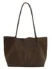 Nueva Bolsa de Hombro Grande de Gamuza para Viajes Otoño/Invierno 2025 Estilo Coreano Simple Ins Bolso de Hombro Versátil para Mujer
