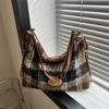 Bolso Tote de Lana a Cuadros de Gran Capacidad para Mujer 2023 Nuevo Otoño e Invierno Simple y Versátil Bolso de Hombro para Viajes de Negocios Lujo Accesible
