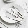Tenedor de fruta redondo de acero inoxidable 316L, una opción lujosa para el té de la tarde y el pastel, adecuado para uso doméstico y de hotel; un tenedor de dos puntas, también ideal para servir pasteles de luna