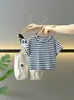 Conjunto de Ropa de Verano para Niños 2026 Nuevo Estilo Mono Elegante para Bebé Conjunto de Dos Piezas Ropa de Verano a Rayas de Manga Corta a la Moda