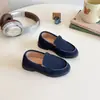 Zapatos Casuales de Cuero para Niños 2025 Verano Nuevo Estilo Zapatillas Retro Simples Versátiles para Niños Zapatos de Cuero con Cuña de Suela Gruesa para Niñas