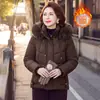 Estilo Nuevo Ropa de Madre Moda de Invierno 2026 Nuevo para Mediana Edad y Mayores Gruesa Cálida Ropa de Invierno Estilo Corto Versátil Chaqueta Acolchada Ropa de Algodón