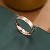 Versão Coreana de Japonês e Coreano Simples Novo Produto Girassol Brilhante Envolto em Diamante Aço Inoxidável Anel de Noivado para Casal Joias Femininas