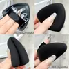 Xixi Piña Negra Borla Delicada Super Suave No Come Polvo Fácilmente Doble Uso Seco y Húmedo Herramienta de Maquillaje para Base Líquida Huevo de Belleza