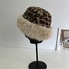 Nuevo Sombrero de Cuenca de Felpa Cálida con Estampado de Leopardo Red de Celebración Otoño e Invierno Sombrero de Pescador Sombrero Cálido con Parte Superior Cubierta Protección Cálida para los Oídos Sombrero Mongol