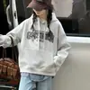 Elegante Sudadera con Capucha Personalizada de Manga Larga con Parches de Cuadros y Letras para Niños Medianos y Grandes, Nueva Tendencia de Moda Primavera/Otoño