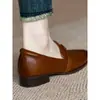Encontro de Moda Temporada 2026 Primavera Mocassins Femininos Slip-On Salto Baixo Emagrecedor Bico Fino Salto Bloco Sapatos Únicos