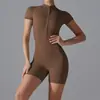 Novo Macacão Curto de Verão com Zíper e Manga Curta, Estilo Europeu e Americano, para Yoga, Dança e Fitness, Macacão Esportivo Justo para Mulheres