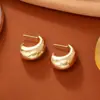 Pendientes Clásicos Franceses Retro Dorados en Forma de C Diseño de Nicho Pendientes de Moda de Gama Alta Pendientes de Cobre Chapados en Oro Real de 18K