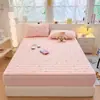 Falda de cama de hilo de chenilla grado A, protector impermeable para orina, cubierta de falda de cama acolchada de algodón, cubierta de cama antideslizante, juego de tres piezas, lavable a máquina, lavable a mano