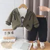 Conjunto de Três Peças Jaqueta com Capuz Xadrez para Meninos Primavera e Outono Estilo Coreano Casual Tendência Legal Roupa de Bebê Manga Longa