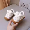 Sapatos de caminhada para bebês, sapatos estilo princesa para meninas, idades 1-3, adequados para primavera e outono, com sola macia, antiderrapantes, sapatos funcionais leves para bebês