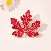 Moderna simple multicolor de alta gama broche de hoja de arce lindo nicho todo-partido pin personalizado bosque insignia de metal