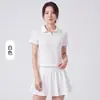 Conjunto de bádminton para mujer con polo de media cremallera, que incluye una falda de tenis de alta elasticidad y secado rápido y un diseño de línea A para evitar la exposición.