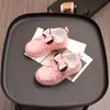 Sapatos infantis para meninas, tênis infantis para primavera e outono, tênis infantis que acendem, tênis esportivos casuais para meninas com bolinhas