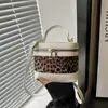 Nova Bolsa Satchel Elegante de Outono com Estampa de Leopardo e Cor Contrastante Caixa para Maquiagem Bolsa Quadrada Estilo Simples e Ocidental Bolsa de Ombro Transversal Casual