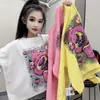 Camiseta Versátil de Manga Larga con Estampado de Letras de Dibujos Animados para Mujer Talla Plus, Elegante Diseño Holgado con Dobladillo Fashion Split