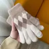 Inverno 2024 novo feminino tela sensível ao toque losango malha lã quente à prova de frio lazer luvas de ciclismo atacado estudantes