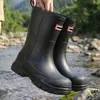 Botas de Chuva da Moda Transfronteiriças de Cano Médio para Mulheres com Solado Grosso Confortáveis Antiderrapantes para Uso Externo Acampamento Calçados Aquáticos para Mulheres Antiderrapantes Sapatos de Borracha para Cozinha para Mulheres
