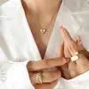 Drama coreano com o mesmo estilo guardião doce coração de renda em forma de coração pingente de concha de strass suave e adorável colar joia de aço titânio transfronteiriça