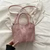 Bolso de mano retro popular de varias temporadas para mujer, versátil para otoño, nuevo estilo 2026, bolso de hombro cruzado, bolso tipo cubo