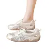Tacón Plano 2026 Moda Primavera/Verano Retro Color Sólido Zapatos Cómodos Versátiles Casuales Zapatos de Mujer 2026 Nuevo Modelo de Exportación