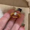 Anillo Popular Elegante con Corona de Plumas Talladas de Xiaohongshu, Anillo Brillante de Lujo Ligero para el Dedo Índice, Versátil de una Pieza Envío Directo