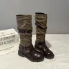 Botas de motocicleta con hebilla estilo coreano, nuevas botas de media pantorrilla con punta redonda para mujer, botas de montar estilo retro, botas de moda con un diseño único