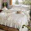 Juego de cuatro piezas de falda de cama con volantes de encaje estilo francés y bordado pesado, ropa de cama de funda nórdica de algodón satinado de grapa larga