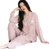 En stock 6040CVC contraste otoño nuevo manga larga pantalón largo pijama mujer dulce casual se puede usar fuera de casa ropa dos