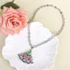 Collar de Abanico de Lujo Estilo Europeo y Americano Esmeralda Roja Incrustada Forma de Abanico Elegante Moda para Dama Traje de Cena Venta al por Mayor