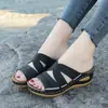 Comercio exterior transfronterizo 2026 pantuflas de talla grande, sandalias bordadas multicolor, zapatos casuales de moda planos de boca de pez para mujer
