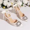 Sandalias de Tacón Alto Cerradas con Pedrería, Estilo Europeo y Americano, Talla Grande para Mujer, con Tacones Finos, Hebilla Cuadrada, Punta Hueca y Decoraciones de Perlas, Zapatos de Moda