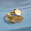 Pulsera transfronteriza europea y americana con forma de hoja, brillante y mate, estilo metálico exagerado, lujo ligero, diseño de alta gama, joyería para mujer