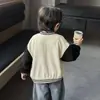 Chaqueta de béisbol de pana para niños, Nuevo modelo Primavera y Otoño 2026, Chaqueta moderna para niños, Ropa exterior a bloques de color a la moda para Otoño