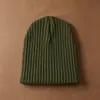 Fornecimento Transfronteiriço de Gorros de Tricô Acrílico, Gorros Listrados de Moda Europeia e Americana para Clima Frio, Gorros de Tricô de Lã