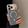 Rojo Borgoña Aplicable para Apple 18promax Disipación de Calor Protección contra Caídas Funda para Teléfono iPhone17 Bloqueo de Color Textura de Tela Carcasa de Succión Magnética