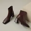 Primeiro Encontro Temporada Patchwork Retrô Francês Botas Finas de Salto Alto Estilo Inverno 2026 Bico Quadrado Salto Grosso Moda Botas de Cano Curto para Mulheres Botas Únicas