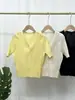 Ropa de Verano para Mujer 2025 Camiseta Explosiones Ajustada Cuello en V Sencilla Versátil Elegante Cárdigan para la Oficina Top de Manga Corta con Pliegues