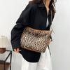 Europa e Estados Unidos bolsa de ombro única de grande capacidade com estampa de leopardo para mulheres 2025 nova primavera estudantes universitárias aula pendular bolsa tote transfronteiriça