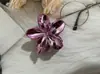 Nuevo pasador de pelo acrílico de frangipani de colores, pinza de flor, accesorio para el cabello elegante y sofisticado para mujer, pinza de tiburón lateral