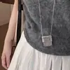 Collar Largo con Colgante de Bolso Tejido Vintage para Mujer 2025 Nuevo de Alta Gama Lujo Ligero Nicho Temperamento Accesorio para el Cuello