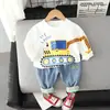 Ropa de otoño para niños al por mayor otoño nuevo suéter de manga larga de dibujos animados de excavadora para niños conjunto de dos piezas vaqueros casuales para bebé