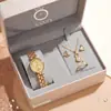 Directamente de la fábrica fuente: relojes para mujer, esferas ovaladas de aleación color dorado, juegos de joyería de perlas, artículos de regalo de moda, suministro directo de fábrica
