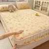 2026 Nova Classe A 200g Espessado Leite Fleece Renda Lençol de Elástico Estilo Coreano Estampado Acolchoado Roupa de Cama Protetor de Colchão