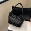 Bolso de mano romboidal de gran capacidad con textura de alta gama para mujer, bolso de hombro retro con nueva textura para otoño e invierno.