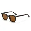 Gafas de Sol Polarizadas de Montura Cuadrada Tr a la Moda Personalizadas para Mujer Pin de Gorra 8616 Gafas Ins Retro de Gama Alta para Hombre