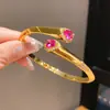 Pulsera Abierta Súper Brillante de Circonita con Forma de Gota, Lujo Ligero y Sensación de Alta Gama, Diseño de Nicho, Elegante y Lujosa, Accesorio de Mano Versátil