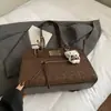 Mochila Feminina Popular Outono e Inverno 2025 Nova Mochila Versátil para o Dia a Dia Bolsa de Ombro Tote Multifuncional Estampa de Leopardo